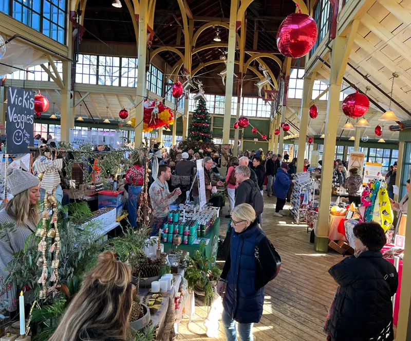 The Annual Holly Jolly Market – Belleville (Dec 6 & 7)